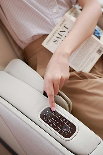 OSIM massage chair designed to complement luxury home décor with a minimalist, sophisticated furniture aesthetic